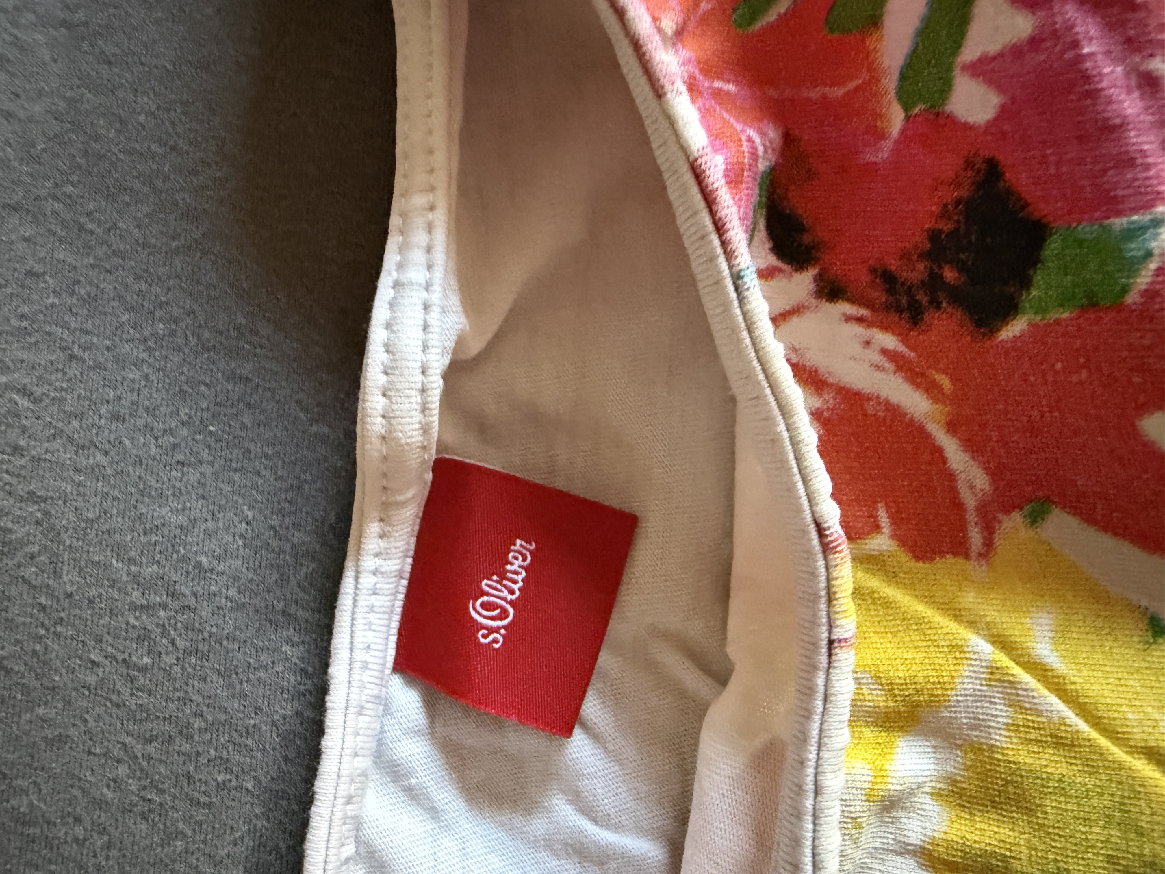 s. Oliver T-Shirt mit Wendepailetten Papagei