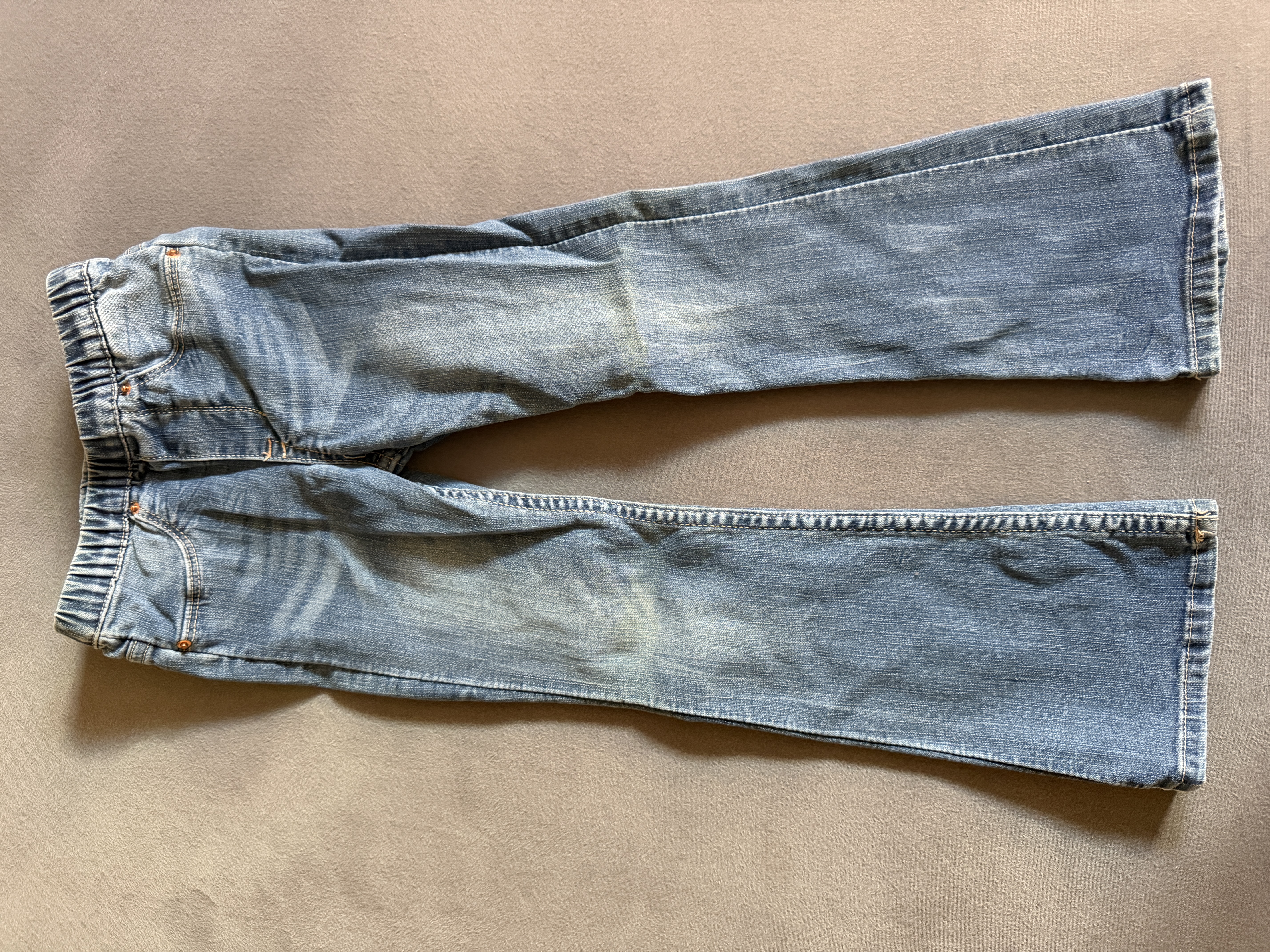 H&M Jeans mit ausgestelltem Bein